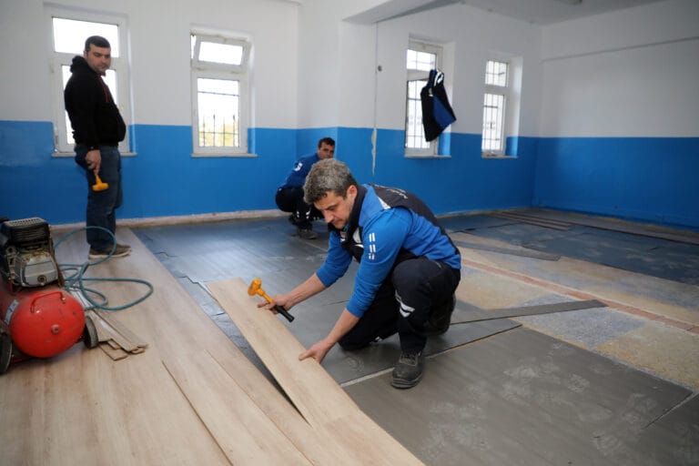 Muğla Büyükşehir Belediyesi il genelinde 54 okulun bakım ve onarımını yaptı